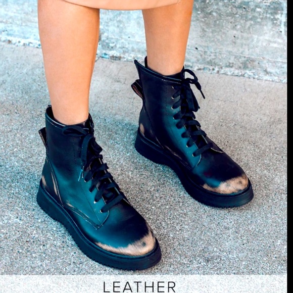 Steve Madden Farley Combat boot, 7, distressed black - Picture 1 of 13